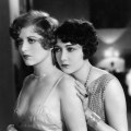 Joan Crawford et  Dorothy Seb dans OUR DANCING DAUGHTERS (Les nouvelles vierges) de Harry Beaumont (1928)