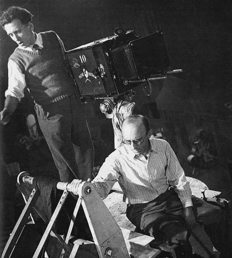 Robert Siodmak sur le tournage de "La vie parisienne" (1936)