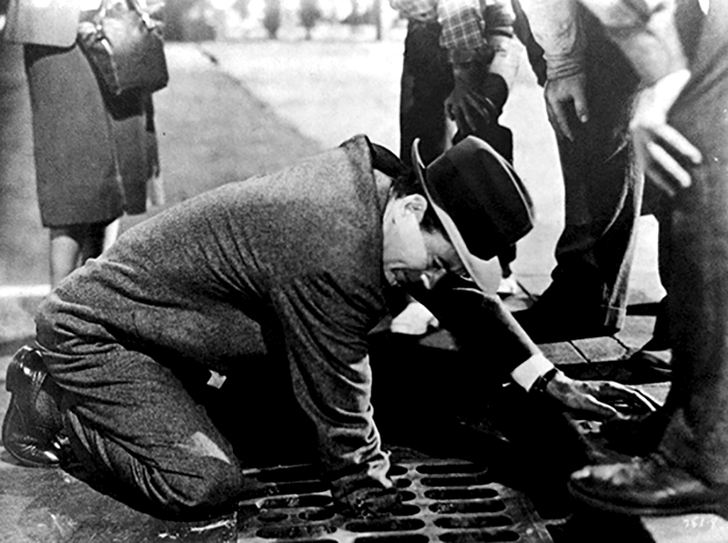 strangers_on_a_train_12