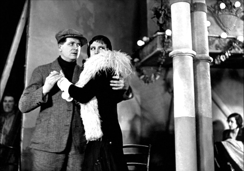 sous_les_toits_paris_01